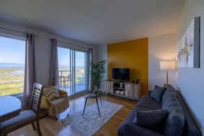 Spacious Condo with stunning river views - Image 5