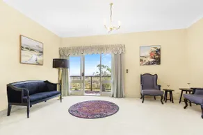 Razorback Dream Farmhouse: 10BR, Space & Serenity - Image 4