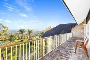 Razorback Dream Farmhouse: 10BR, Space & Serenity - Image 3