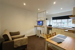 One Bedroom flat with private Kitchen - Image 4