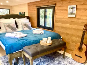 Luxury waterfront spa cabin, Nymphéa - Image 5