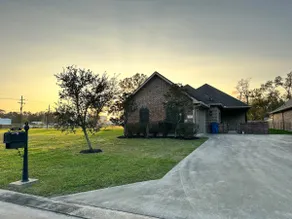 Entire Private House in Sulphur - Image 2