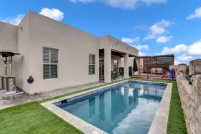 Modern Swimming Pool House - Image 3