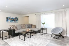 Spacious 5 Bedroom 1 Level Renovated Modern House - Image 5