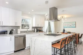 Spacious 5 Bedroom 1 Level Renovated Modern House - Image 3