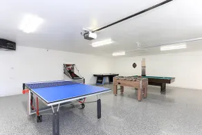 Spacious 5 Bedroom 1 Level Renovated Modern House - Image 4