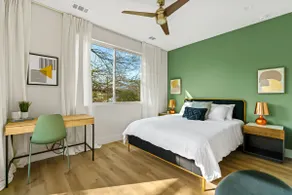 Luxury East Austin Stay, Loft Deck, 4 ensuite Bath - Image 2