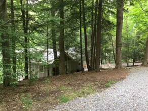 Hemlock Hideaway Cabin with waterfalls, walking trails - Image 2