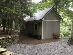 Hemlock Hideaway Cabin with waterfalls, walking trails - Image 5