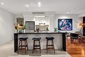 Skyhigh Executive! ~ 2Bed/2Bath/1Car/Views ~ CBD - Image 5