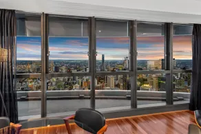 Skyhigh Executive! ~ 2Bed/2Bath/1Car/Views ~ CBD - Image 2