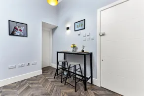 Beautifully Renovated Flat Ideal for Travellers - Image 5