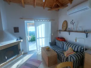 Cozy house with garden and stunning sea views - Image 3