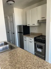 Modern Downtown Loft on the 400 block - Image 3