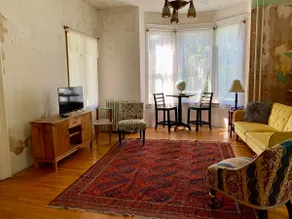 3 bdrm Artsy Victorian Gothic Cottage - Image 2