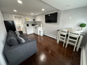 Costal Coziness: 1BR Retreat near beach. - Image 5