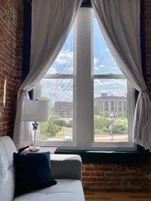 Unique, Luxury, 2 level 1 bd next to civic center - Image 5