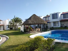 Miramar Cozy Home 4 beds 2.5 baths w/pool - Image 2