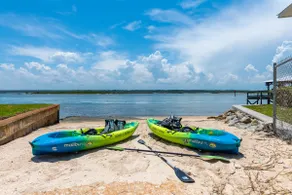 Beautiful Waterfront Sanctuary plus 2 free Kayaks & steps from the Beach - Image 2