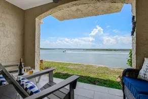 Beautiful Waterfront Sanctuary plus 2 free Kayaks & steps from the Beach - Image 5