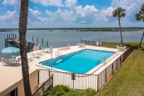 Beautiful Waterfront Sanctuary plus 2 free Kayaks & steps from the Beach - Image 4