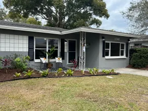 5 beds Gorgeous and all to yourself! - Image 3