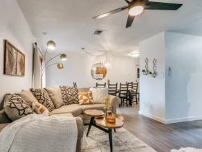The Mod - Cozy 4 BR, Sleeps 10 - Image 5