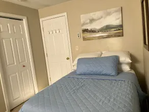 Tidy 2-Bed w/ Parking!🚗Wine!🍷UNH👩🏻‍🎓 - Image 5