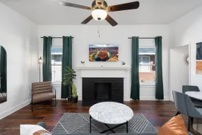 Modern Apartment in the Heart of Phoenix (4) - Image 2