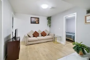 Family sized Beautiful suite in Central Location - Image 2