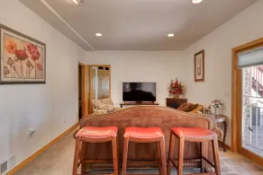 Walkout Private Basement Outlet/Golf Course/Lake - Image 3