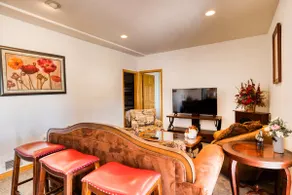 Walkout Private Basement Outlet/Golf Course/Lake - Image 4