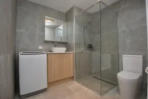 Modern Apartment close to Shops & Ferry. - Image 5