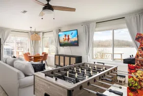Lakefront, Private Lake, hot tub, Game Room & pets - Image 4