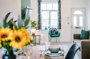Stunning 3-bed house, amazing location, sleeps 5! - Image 2