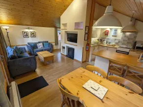 ”Sycamore” - Peaceful, cosy, traditional chalet. - Image 3