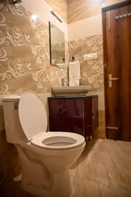A Swiss Chalet 5 BHK w/ King Sized beds - Image 5