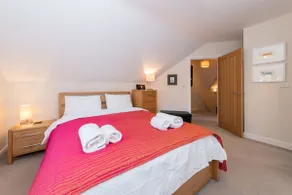 Pass the Keys 41C Bath Road Modern Renovated Peaceful House with Garden - Image 3