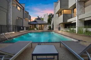 Luxurious Clean Downtown OKC Studio WiFi & Pool! - Image 3
