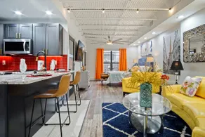 Luxurious Clean Downtown OKC Studio WiFi & Pool! - Image 4