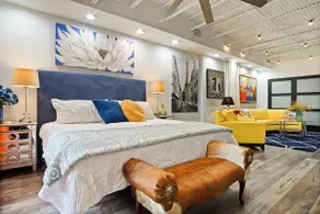Luxurious Clean Downtown OKC Studio WiFi & Pool! - Image 2
