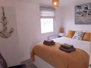 'Feather's Rest' A Modern 3-bed Coastal Chalet - Image 4
