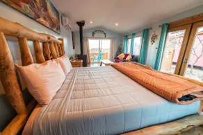 Turquoise Cabin - Image 5