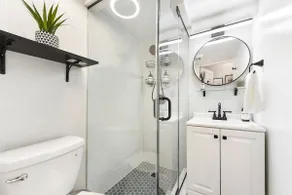 Off-Street Parking, 3BR incl King Bed, Prime Area! - Image 2