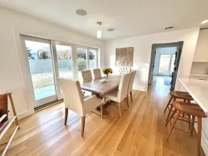 Walk to the Village! Charming modern beachhouse - Image 4