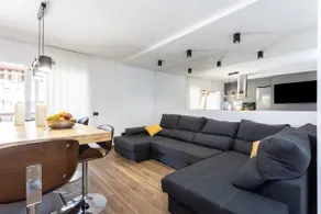 Spectacular 3-BRs Penthouse with sea view - Image 3