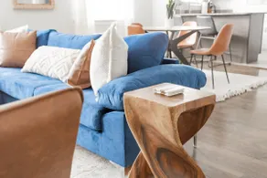 Relaxing 2BR Apartment in Lively West Rogers Park - Image 5