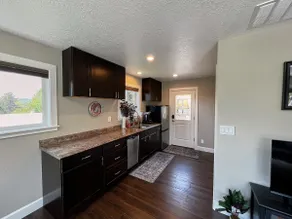 Top of the World - Apartment near PDX w/ AC - Image 3