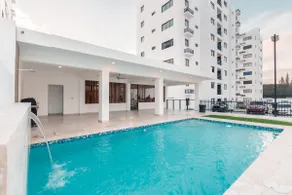 Modern, Safe, KING Bed, Balcony, Pool, Gym, 2 Pkg! - Image 4