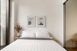 Centrally Located Modern Loft w Free Parking, Infinity Pool, Workspace - Image 3